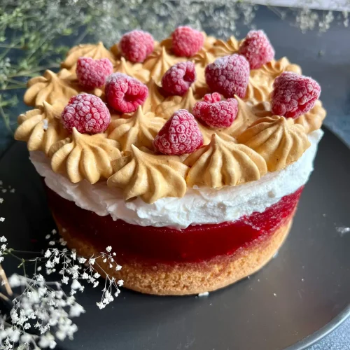 malinowa chmurka, biszkopt, beza, galaretka malinowa, bita śmietana, keto, bez cukru, bez glutenu