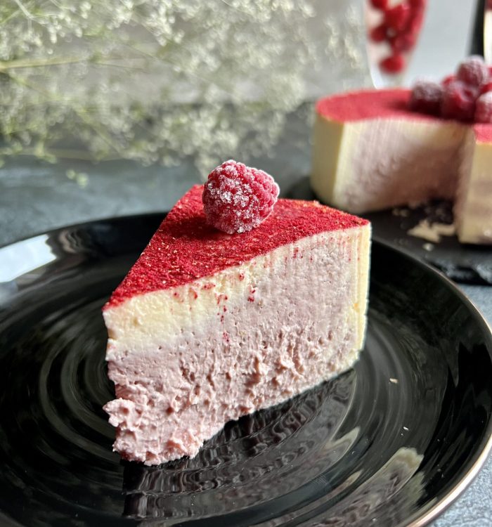 Keto sernik z liofilizowanymi malinami