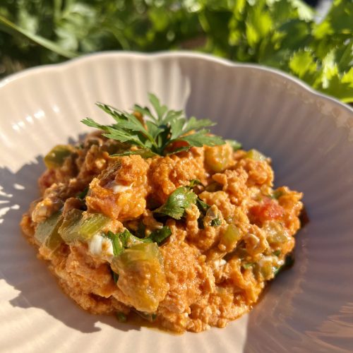 Menemen - aromatyczna turecka jajecznica z pomidorami i papryką