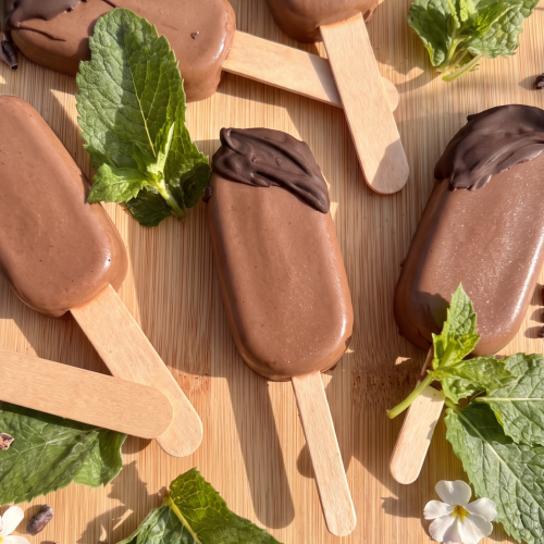 Keto lody czekoladowo-miętowe, intensywne w smaku i kremowe